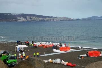 Simulacro de vertido de hidrocarburos en la playa de Jinámar-Telde (Foto TA y Antonio Alí)